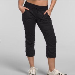 North Face Black Aphrodite 2.0 Capri Pants Size M Rip Stop Nylon Dance Hiking